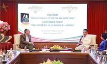 Tác giả Vương Xuân Nguyên với ấn phẩm Fidel Castro Ruz - Cuba trong trái tim nhân dân Việt Nam