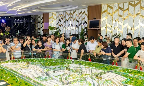 Hàng ngàn nhà đầu tư quy tụ tại sự kiện ra mắt Vinhomes Golden City & Khu Mặt Trời