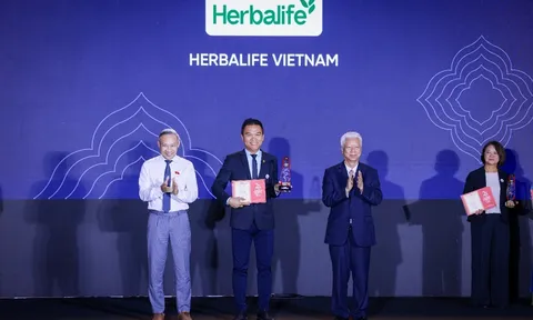 Herbalife được vinh danh Top 30 Thương Hiệu Phát Triển Bền Vững tại Việt Nam tại Giải thưởng Rồng Vàng 2026