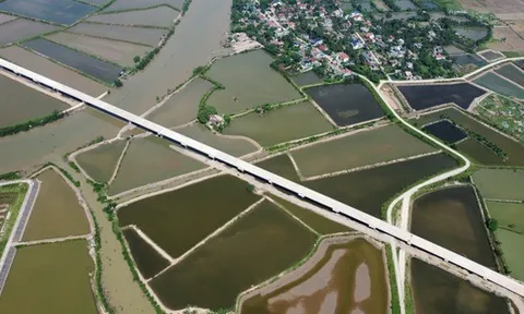 Ngắm cầu vượt dài nhất tuyến đường ven biển Thanh Hóa