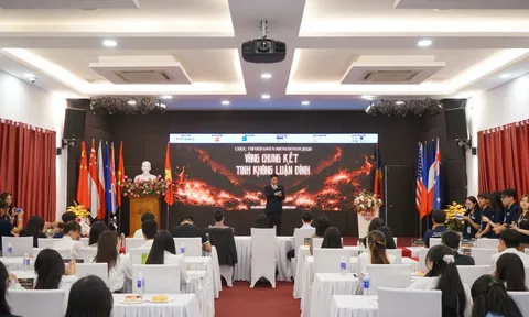 Chung kết UEB Data Showdown 2026: Giải mã bài toán nhân sự ngành Dữ liệu từ 100 đội thi trên toàn quốc