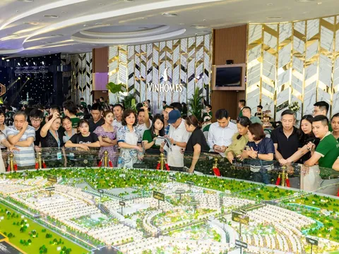 Hàng ngàn nhà đầu tư quy tụ tại sự kiện ra mắt Vinhomes Golden City & Khu Mặt Trời