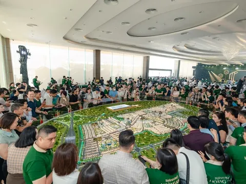Hàng nghìn nhà đầu tư đổ về sự kiện ra mắt phân khu Mặt Trời – Vinhomes Golden City