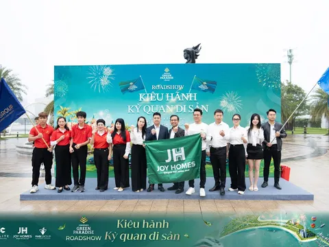 Rực rỡ sắc hoa: Roadshow Vinhomes Green Paradise Cần Giờ tôn vinh phái đẹp ngày Quốc tế Phụ nữ 