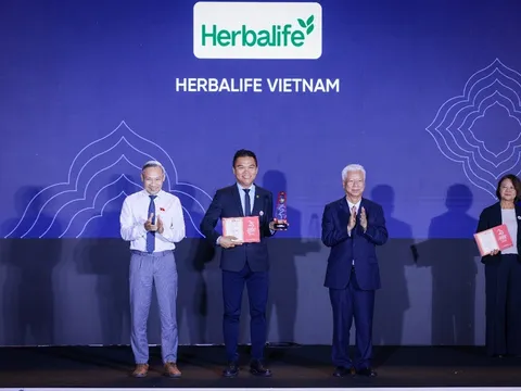 Herbalife được vinh danh Top 30 Thương Hiệu Phát Triển Bền Vững tại Việt Nam tại Giải thưởng Rồng Vàng 2026