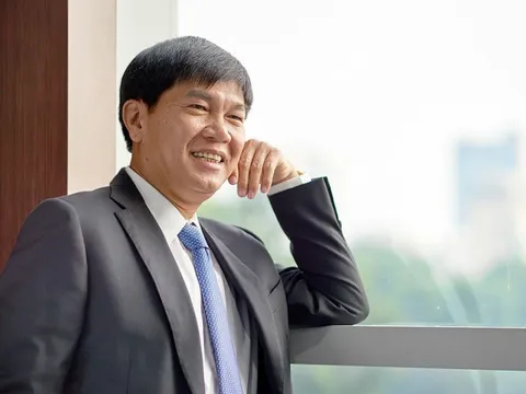 Vợ chồng Chủ tịch Hòa Phát dự kiến "sang tay" cho con trai lượng cổ phiếu trị giá 1.000 tỷ đồng