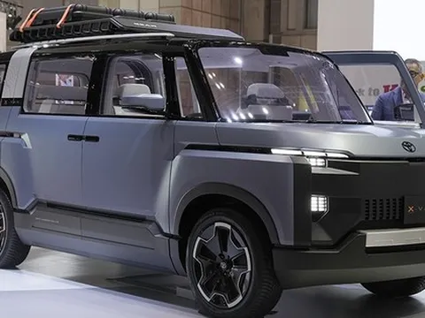 Dàn xe Toyota độc đáo này cho thấy chuẩn thực dụng là thế nào: Làm nhà, thành cửa hàng di động đều được