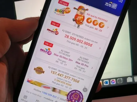 Niềm vui “nuôi số” trên điện thoại của người chơi Vietlott