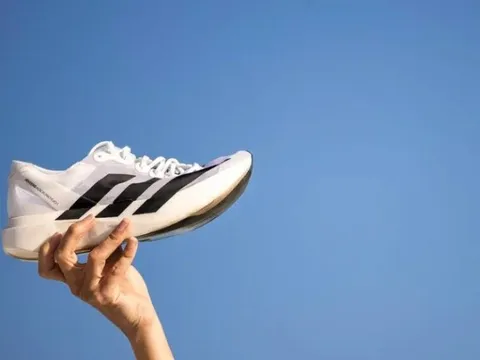 Đôi giày giá 500 USD, đảm bảo chạy nhanh hơn nhưng chỉ dùng được 1 lần của Adidas gây tranh cãi dữ dội