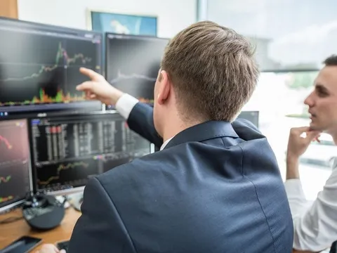 Phiên 24/7: Khối ngoại mua ròng hơn 300 tỷ đồng, cổ phiếu nào là tâm điểm?
