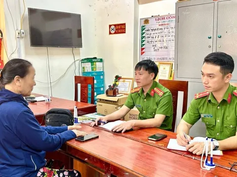 Dự tính đến ngân hàng chuyển gần 1 tỷ mua đất, người phụ nữ bất ngờ quay xe tới đồn công an báo án