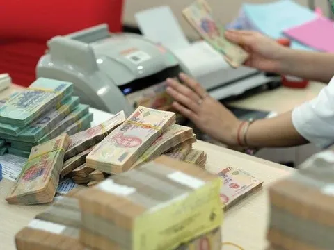 Một ngân hàng tăng lãi suất tiết kiệm 3 lần trong chưa đầy một tháng