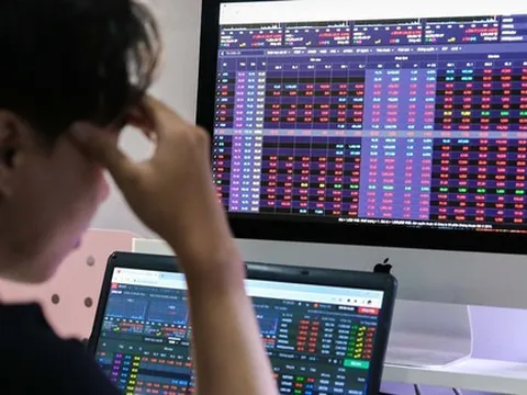 Chứng khoán lao dốc, có nên vay margin mua thêm cổ phiếu để bình quân giá?