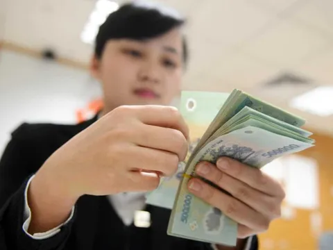 Ngân hàng cho vay món tiền nhỏ dễ dàng hơn, "tín dụng đen" sắp hết đất sống?