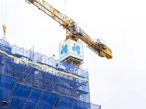 Hai cổ phiếu bị hủy niêm yết bắt buộc trên sàn HoSE