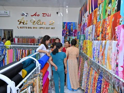VẢI NHÀ ÁI VÂN chia sẻ những kinh nghiệm quý báu trong kinh doanh vải thời trang