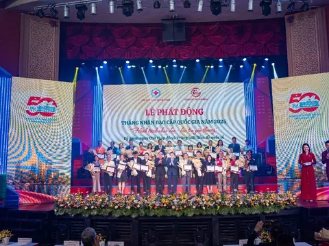 Tháng Nhân Đạo 2025 - Khơi dậy tình người, chia sẻ yêu thương