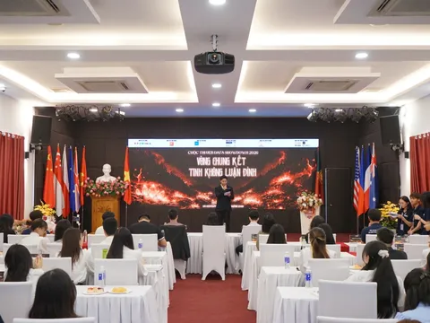 Chung kết UEB Data Showdown 2026: Giải mã bài toán nhân sự ngành Dữ liệu từ 100 đội thi trên toàn quốc