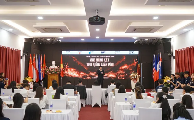 Chung kết UEB Data Showdown 2026: Giải mã bài toán nhân sự ngành Dữ liệu từ 100 đội thi trên toàn quốc